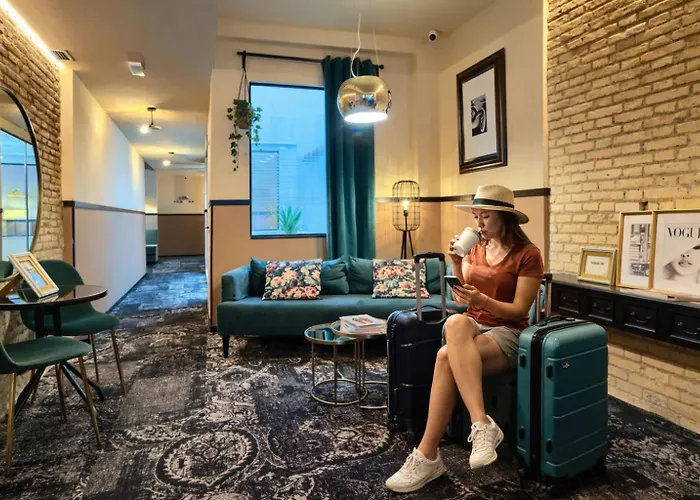 Hografic Hotel 2*